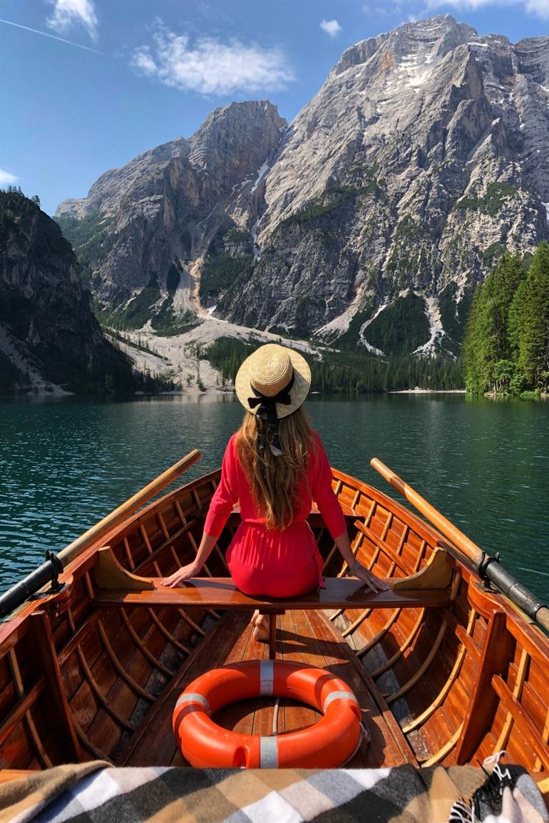 Bootje varen op Lago di Braies