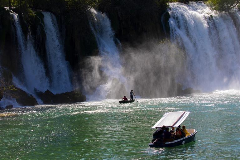 Boottocht door het Kravica natuurpark