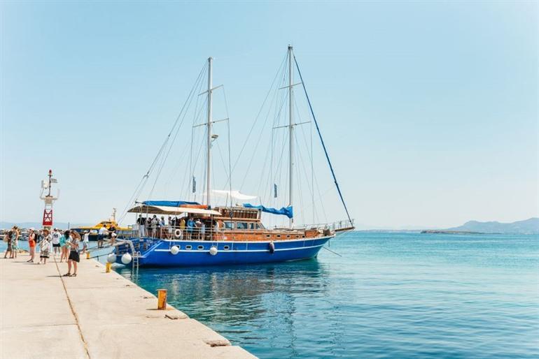 Boottocht naar Agistri, Aegina met zwemstop in Moni, Griekenland