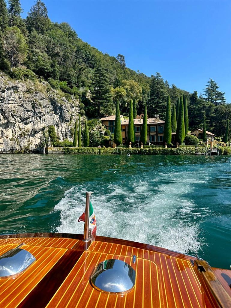 Boottocht op het Comomeer langs de luxe villa's