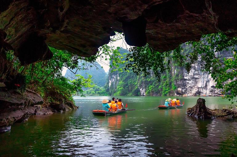 Boottocht Trang An langs grotten en tempels