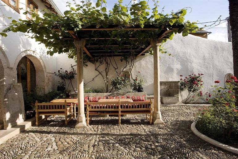 Bosnian National Monument Muslibegovic House boeken