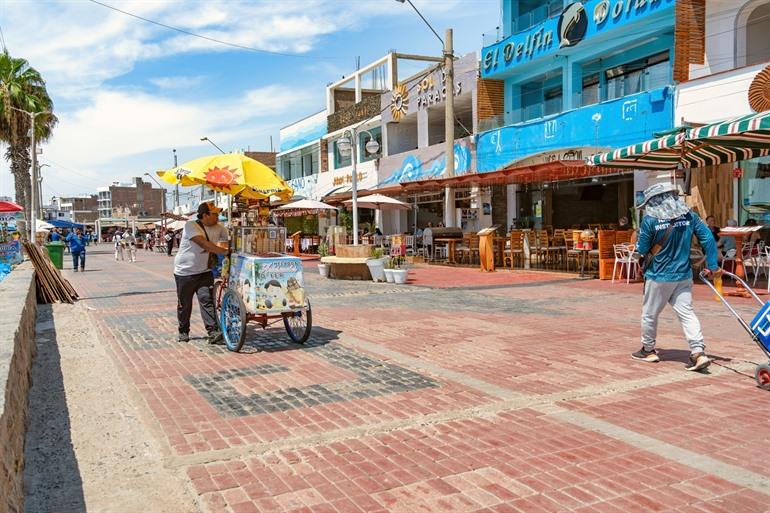 Boulevard in Paracas