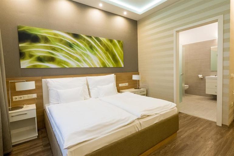 Boutique Hotel Kristály boeken