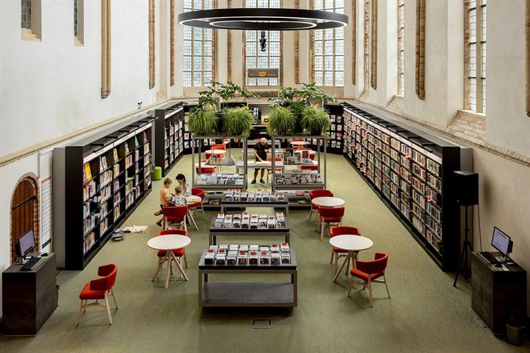 Broederenkerk in Zutphen met de openbare bibliotheek