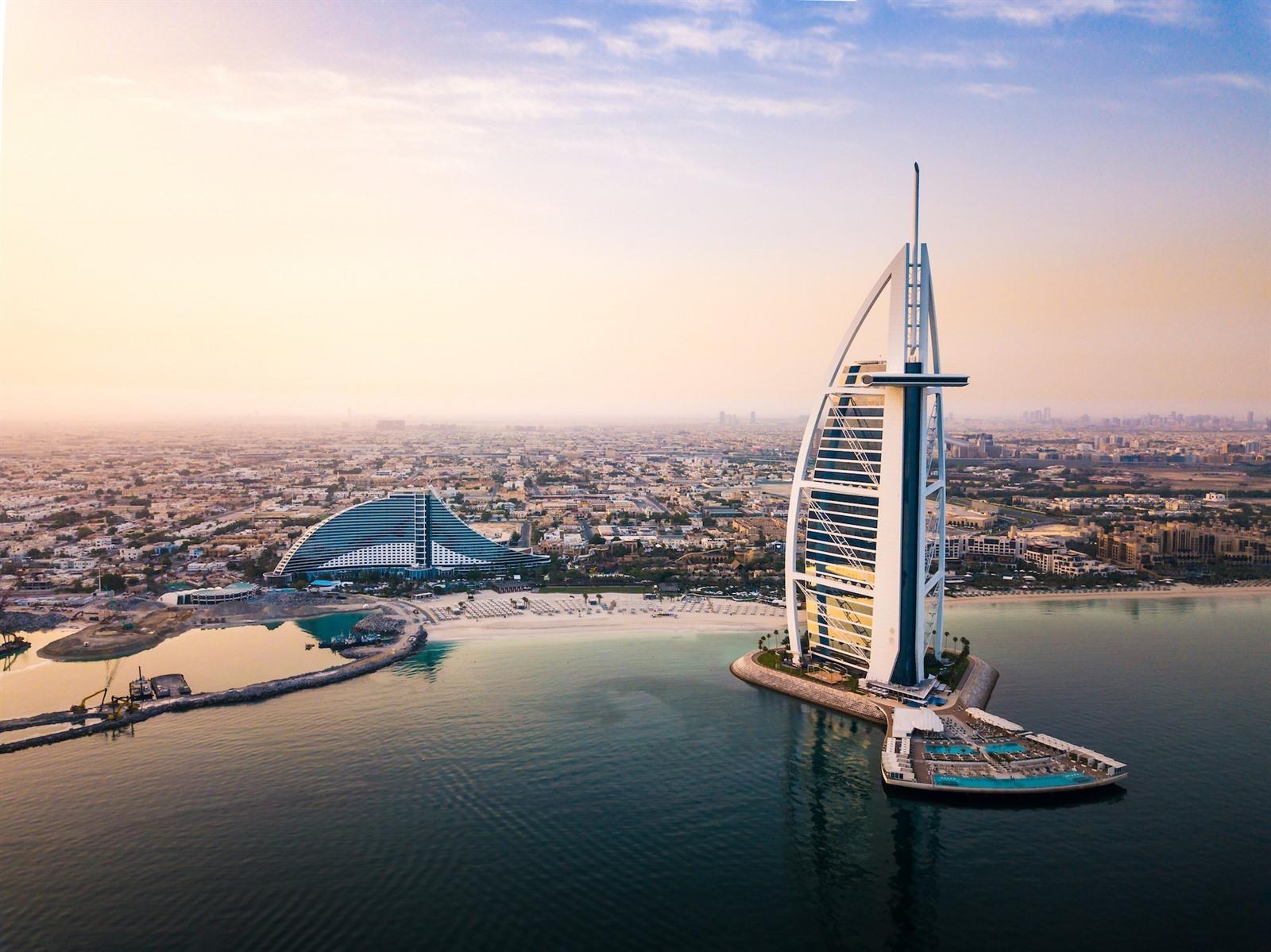 Burj Al Arab bezoeken? Overnacht in dit 7-sterren hotel + tips