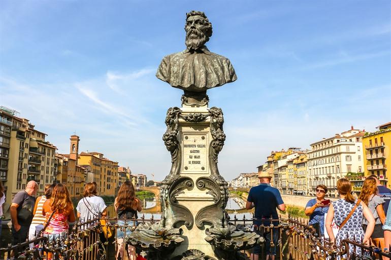 Buste van Benvenuto Cellini op de Ponte Vecchio, Firenze