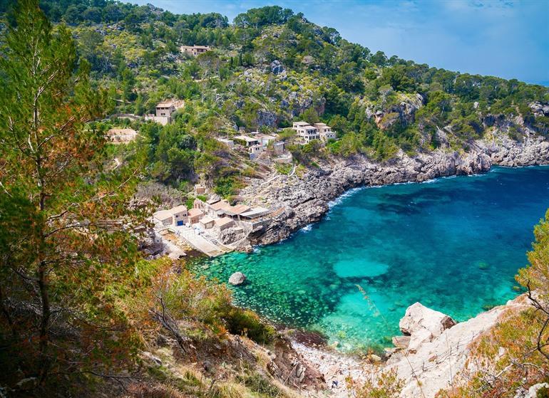 Cala de Deià, populair kiezelstrand bij locals, Mallorca