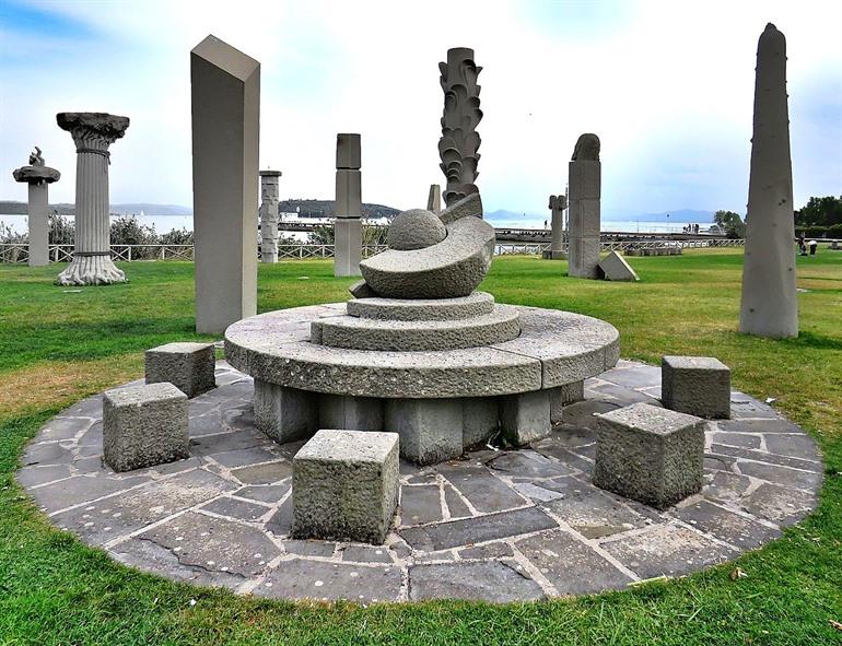 Campo sul Sole, kunstzinnige beelden aan Lago Trasimeno