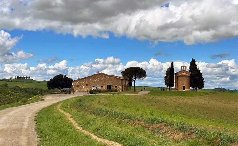 Cappella della Madonna di Vitaleta, Val d'Orcia