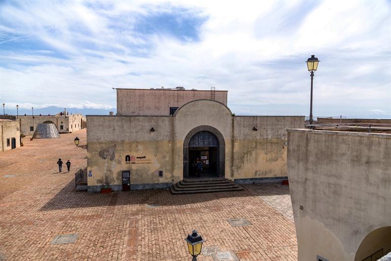 Castel Sant'Elmo bezoeken in Napels