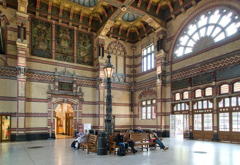 Centraal station van Groningen