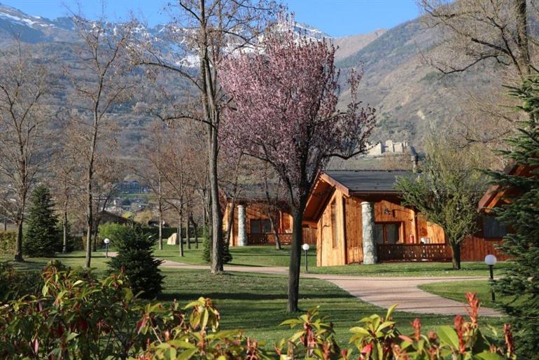 Chalet of eigen staanplaats boeken bij Lazy Bee Camping nabij Aosta