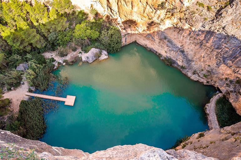 Charco Azul, blauwe stuwmeer vlakbij Chulilla