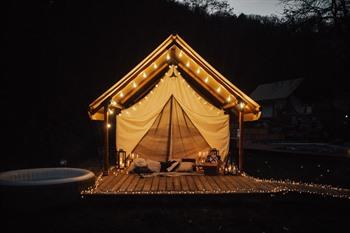 Chateau Ramšak - vineyard glamping resort