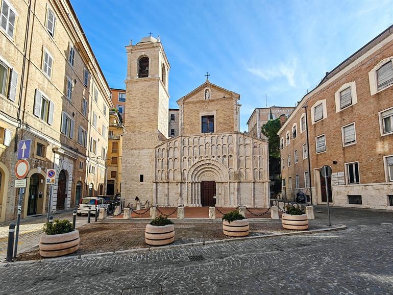 Chiesa di Santa Maria della Piazza in Ancona, Le Marche