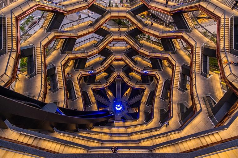 Close up van het bijzondere bouwwerk The Vessel in New York