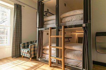 CoDE Pod – The CoURT – Edinburgh boeken