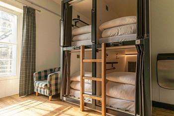 CoDE Pod – The CoURT – Edinburgh boeken