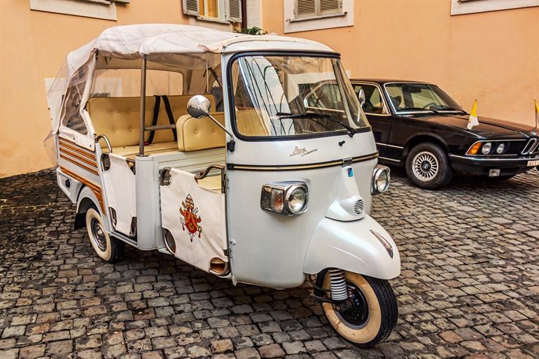 Collectie voertuigen gebruikt door de paus