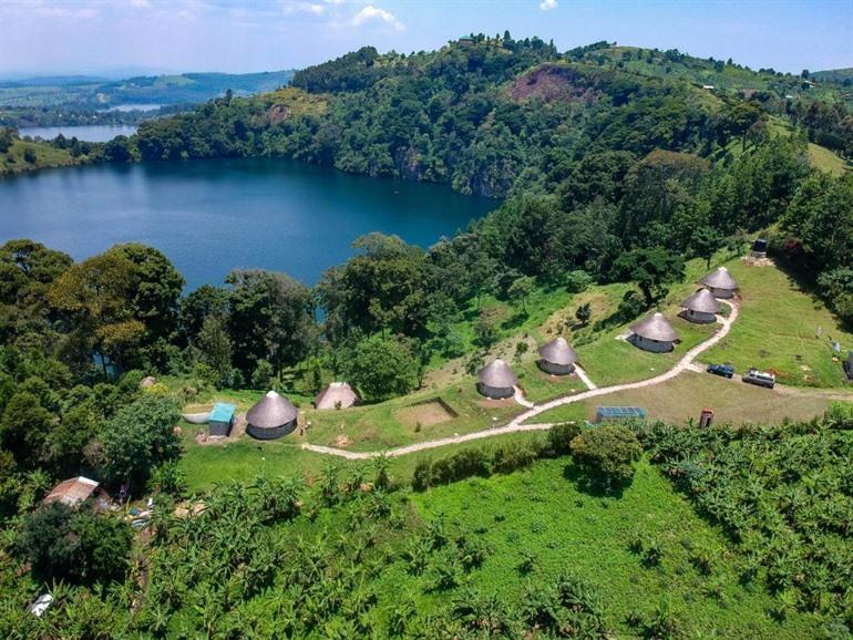 Cottage-overnachting boeken met zicht op Lake Nyamirima
