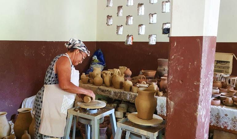 Creëer je eigen artesanaal aardewerk met de lokale bevolking
