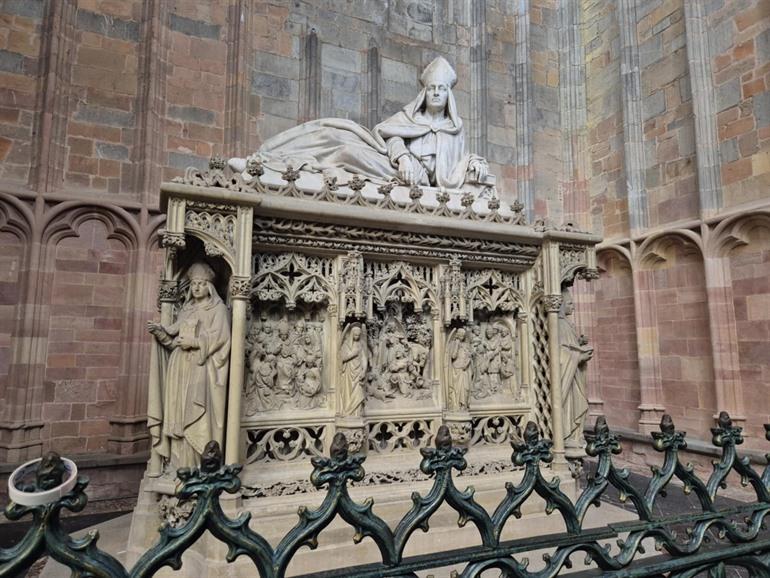 Crypte in de Saint-Hubert basiliek, Ardennen