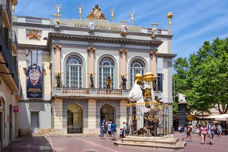 Wat te doen in Figueres? Top 11 bezienswaardigheden in de stad van Dalí