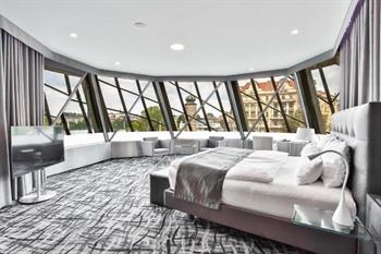 Dancing House Hotel boeken