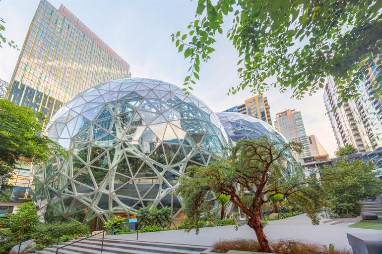 De Amazon Spheres van buitenaf