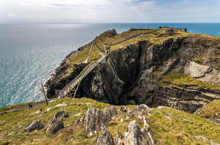 De brug van Mizen Head, Ierland