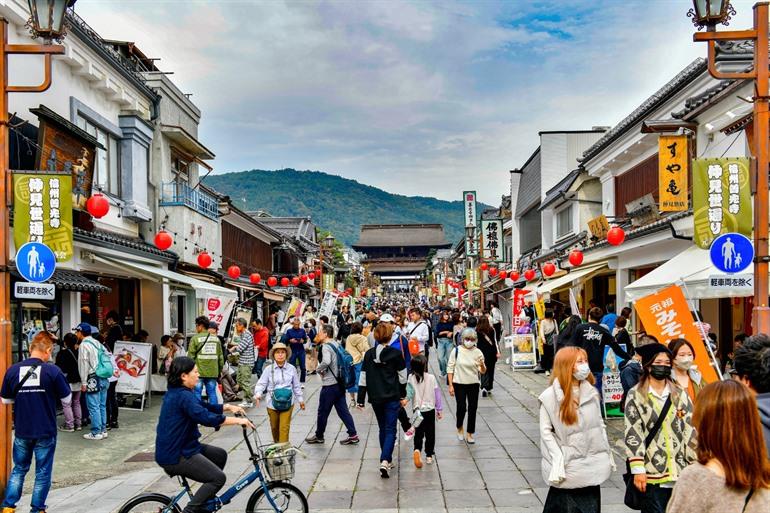 De drukke straten in Nagano