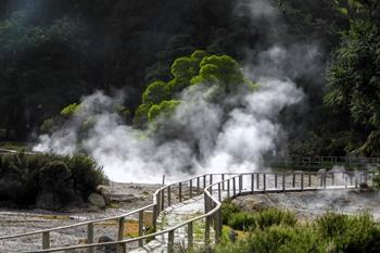 De fumarolen rond Lagoa das Furnas