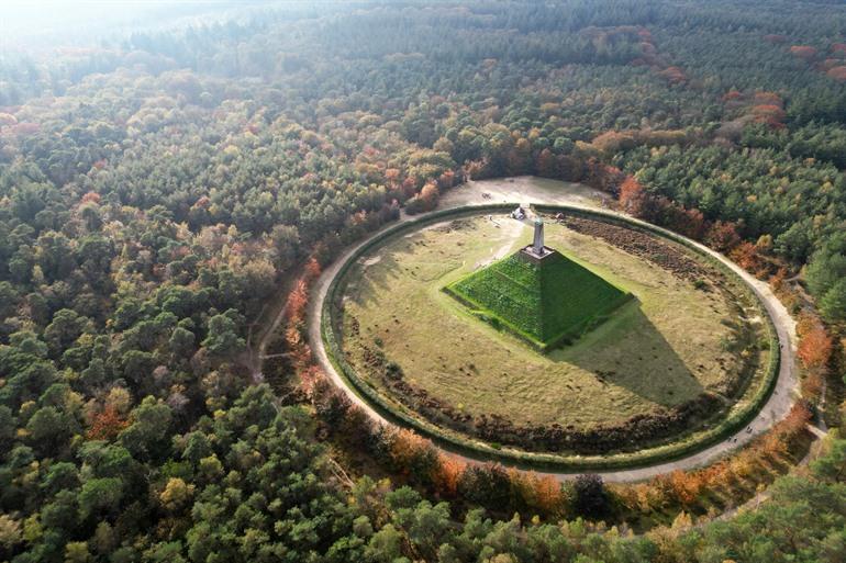 De gerestaureerde Pyramide van Austerlitz