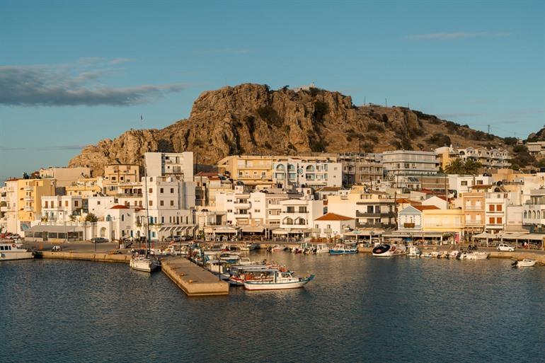 De haven in Karpathos-stad