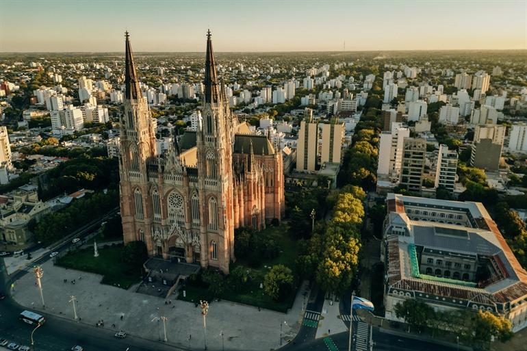 De kathedraal in het stratenplan van La Plata