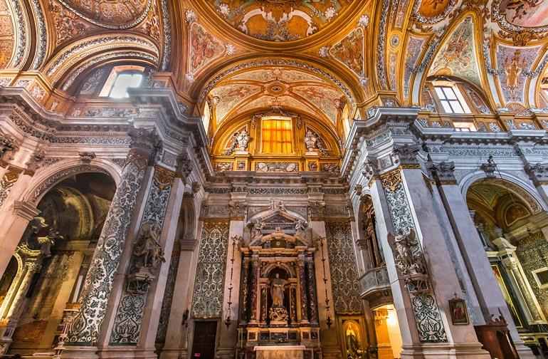 De kerk van Santa Maria Assunta Detta I Gesuiti bezoeken