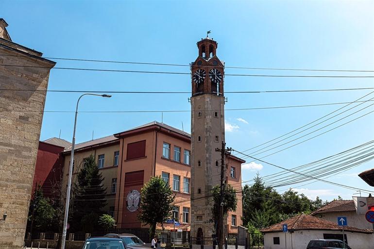 De klokkentoren Sahat Kulla in Pristina