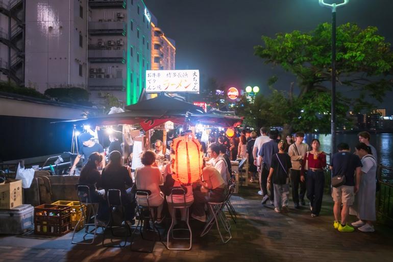 De kraampjes in Nakasu Yatai