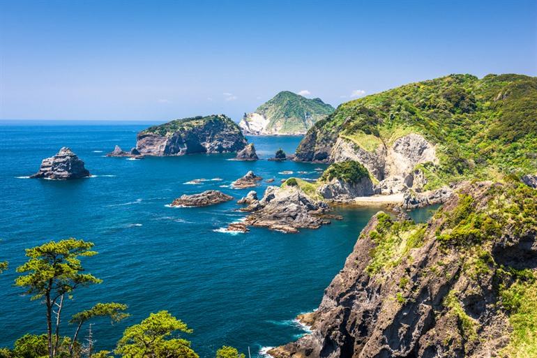 De kustlijn van Izu in Shizuoka