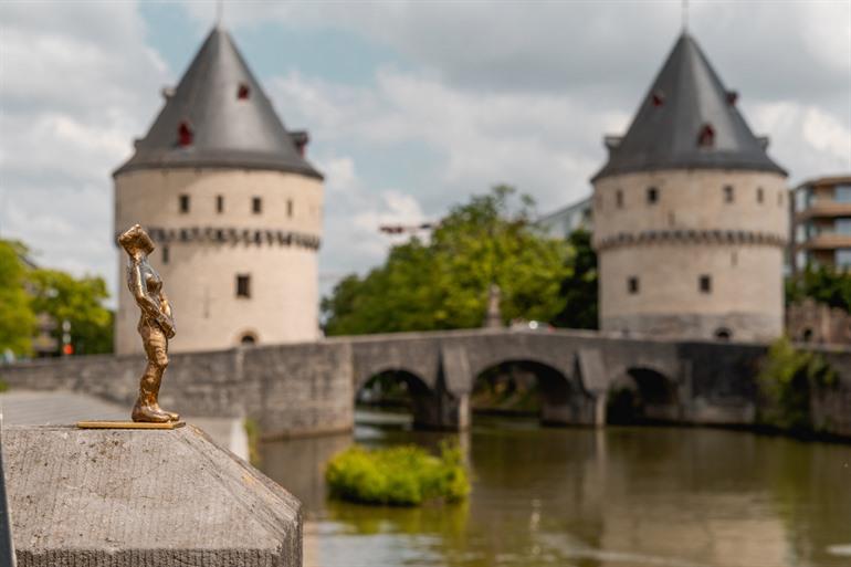 De Leiepisser aan de Broeltorens