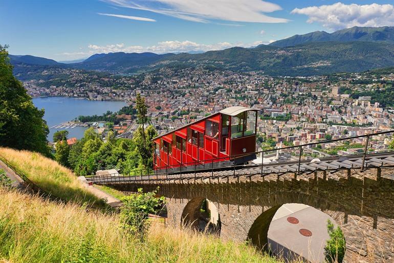 De Monte Brè-kabelbaan naar de top, Lugano