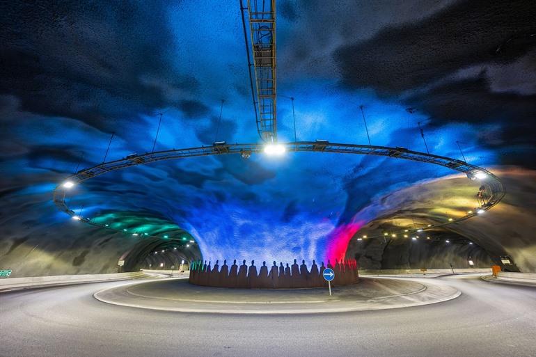 De onderzeese Eysturoy-tunnel mét rotonde