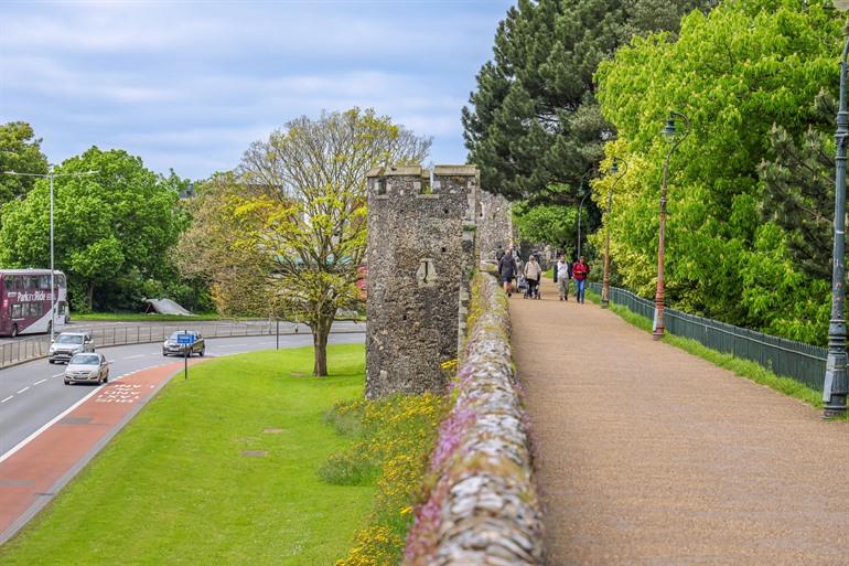 De oude stadsmuren in Canterbury