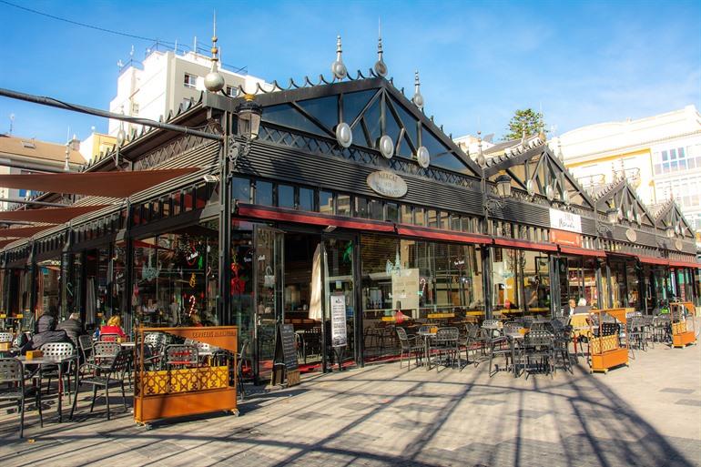 De overdekte markt op Plaça del Prado, Gandia
