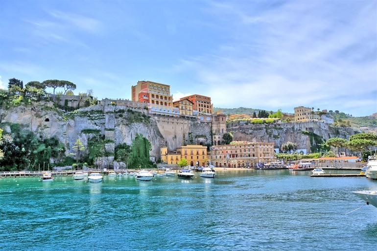 De pittoreske haven van Sorrento, Maria Grande