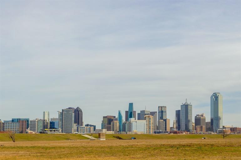 De skyline vanaf Trammell Crow Park