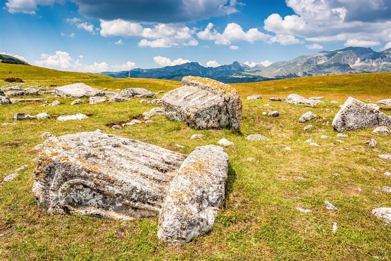 De Stećci-begraafplaatsen in Durmitor Nationaal Park