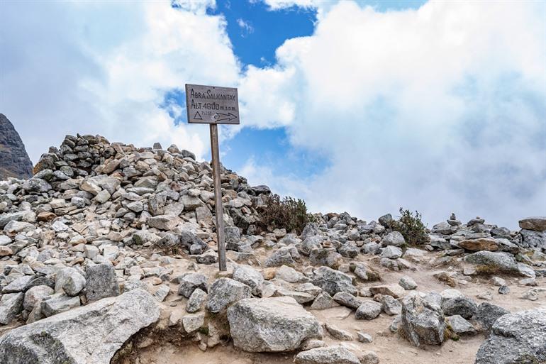 De top van de Salkantay-pas