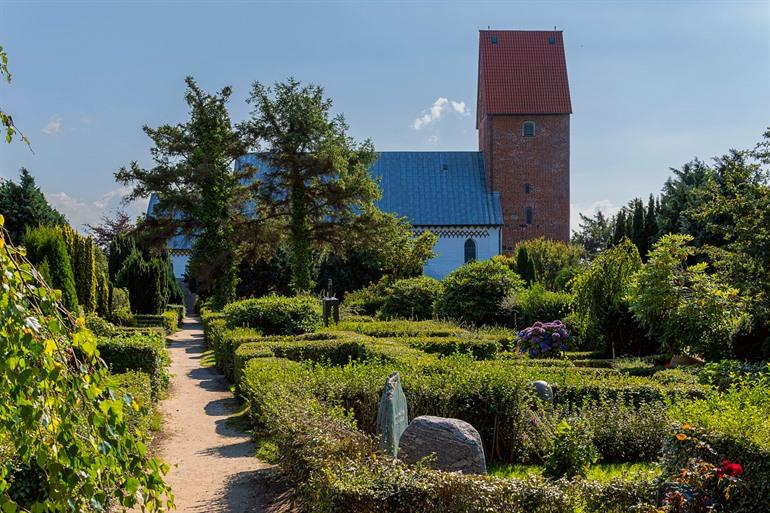 De tuin bij de St. Severinkerk